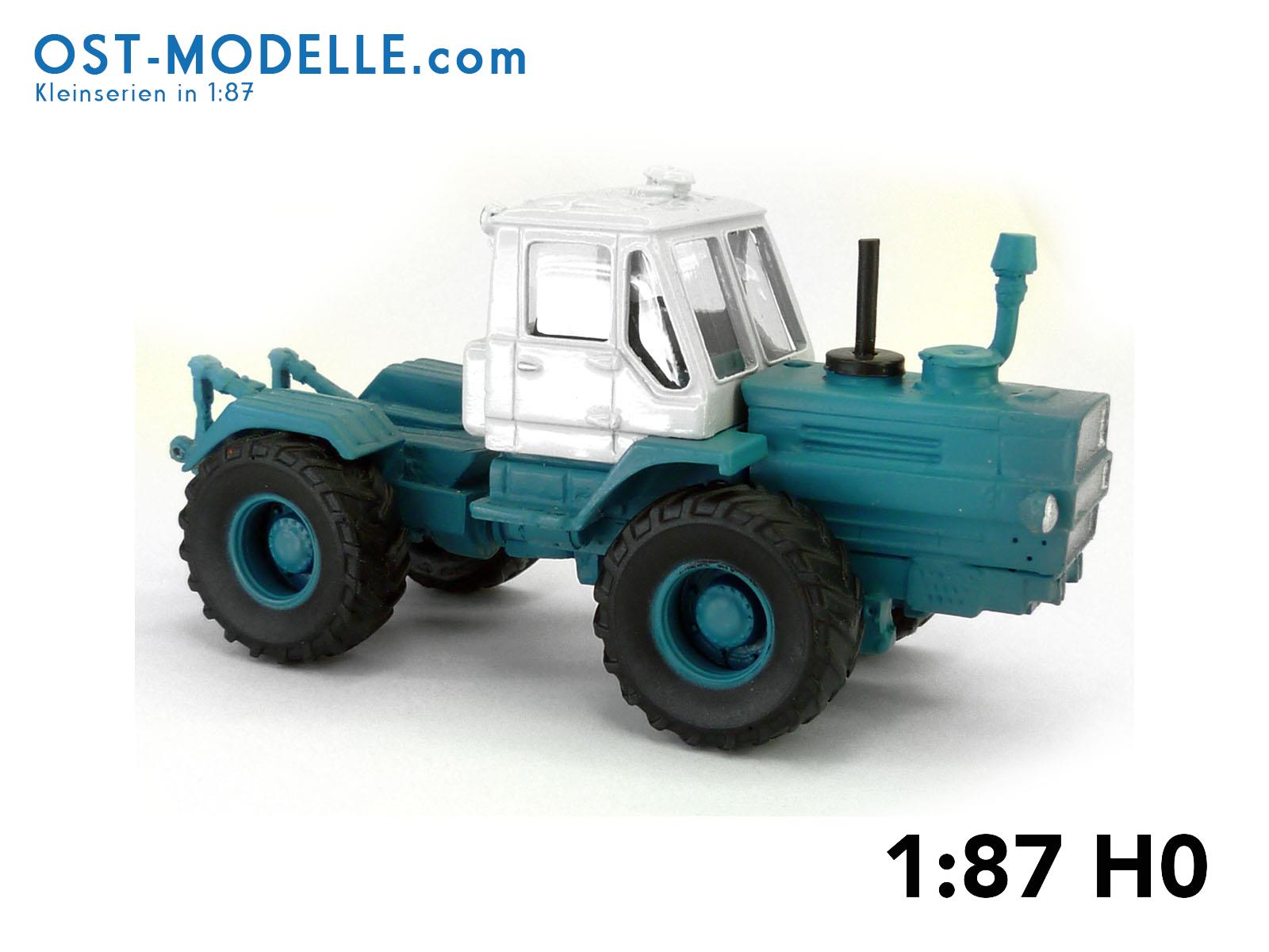 Traktor T150-K turkisblau weiß